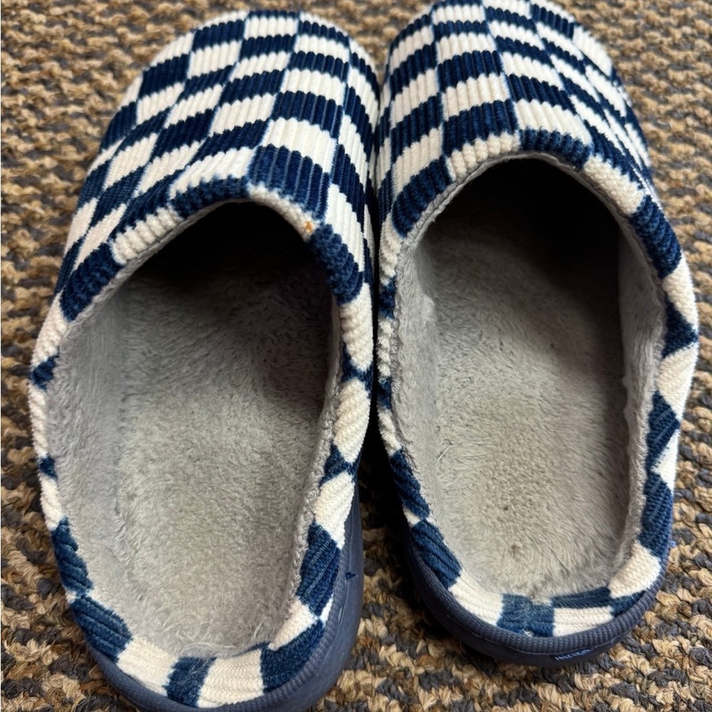 Well Worn Checkered Slip-On Fuzzy Slippers - Picture 2 of 6